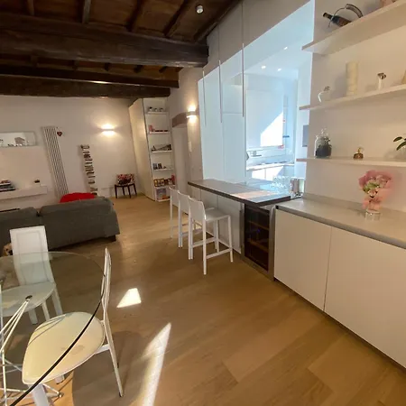 Casa Titti A Trastevere 펜션